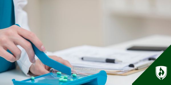 what is a pharmacy technician